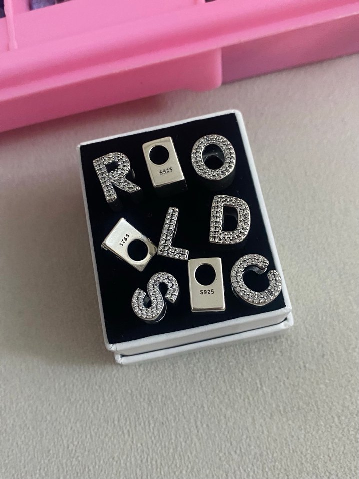 Parlak Taşlı harf Charmlar - Görsel 2