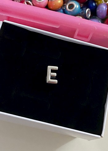 taşlı E harf charmı - Görsel 2