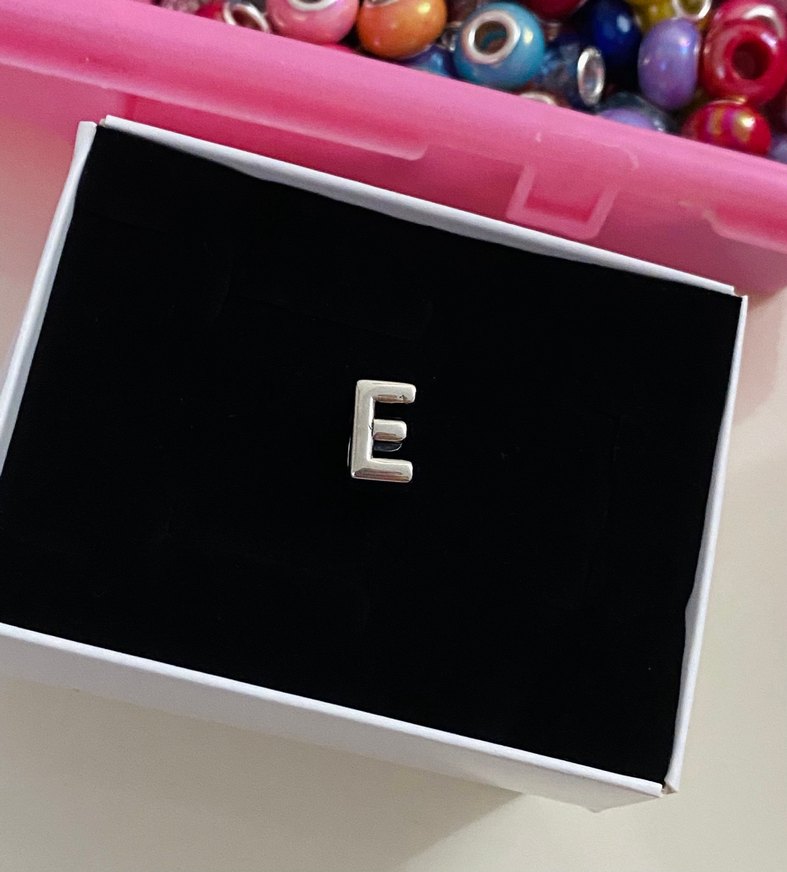 taşlı E harf charmı - Görsel 2