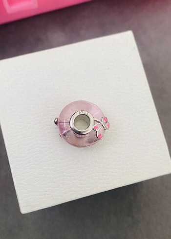 Pandora pembe murano charm