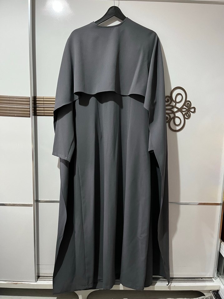 Pelerinli Tesettür Elbise - Görsel 3