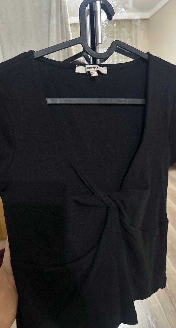 Kısa Kollu Siyah V Yaka Bluz - Görsel 3