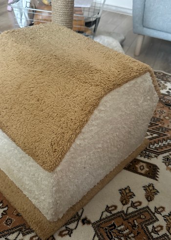 Beyaz Tüylü Kedi Evi ve Tırmalama Direği - Görsel 3