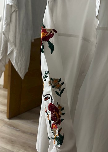 Nakışlı Düğmeli Beyaz Kadın Gömlek - Görsel 2