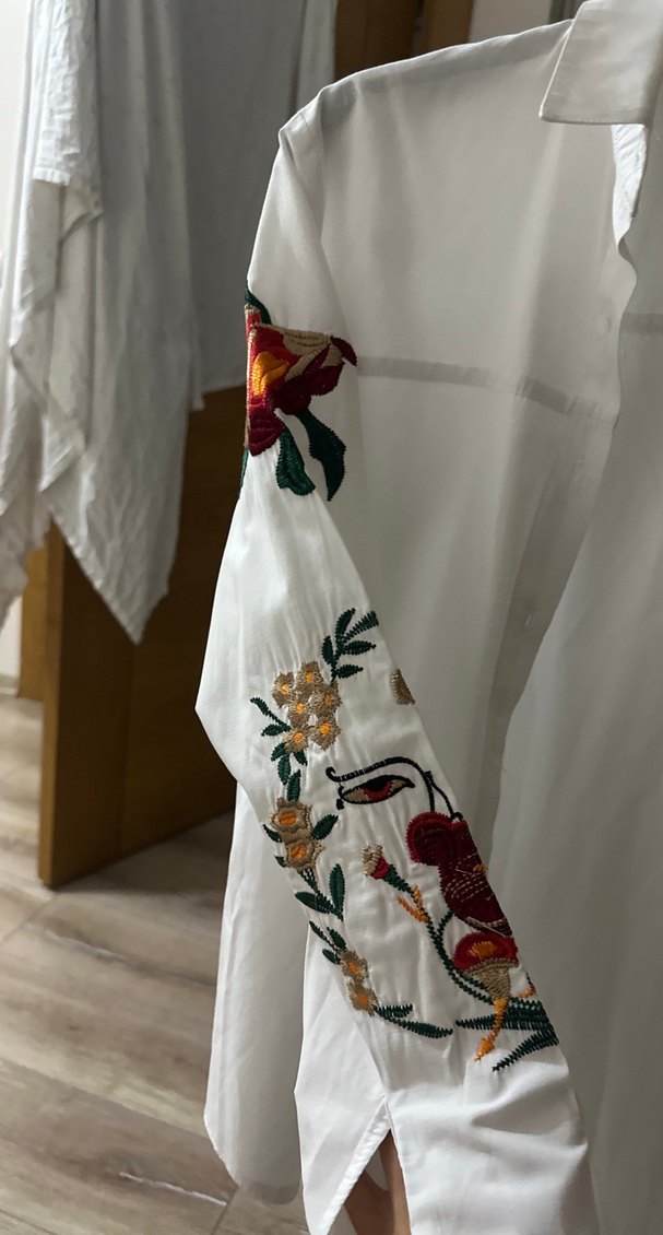 Nakışlı Düğmeli Beyaz Kadın Gömlek - Görsel 3