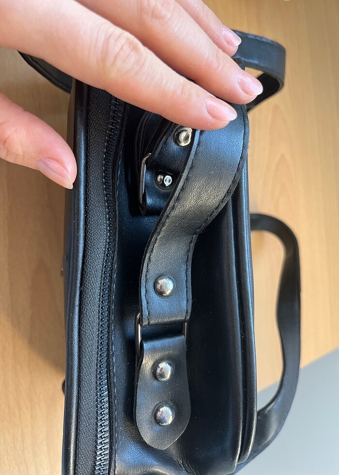 Siyah çanta - Görsel 2