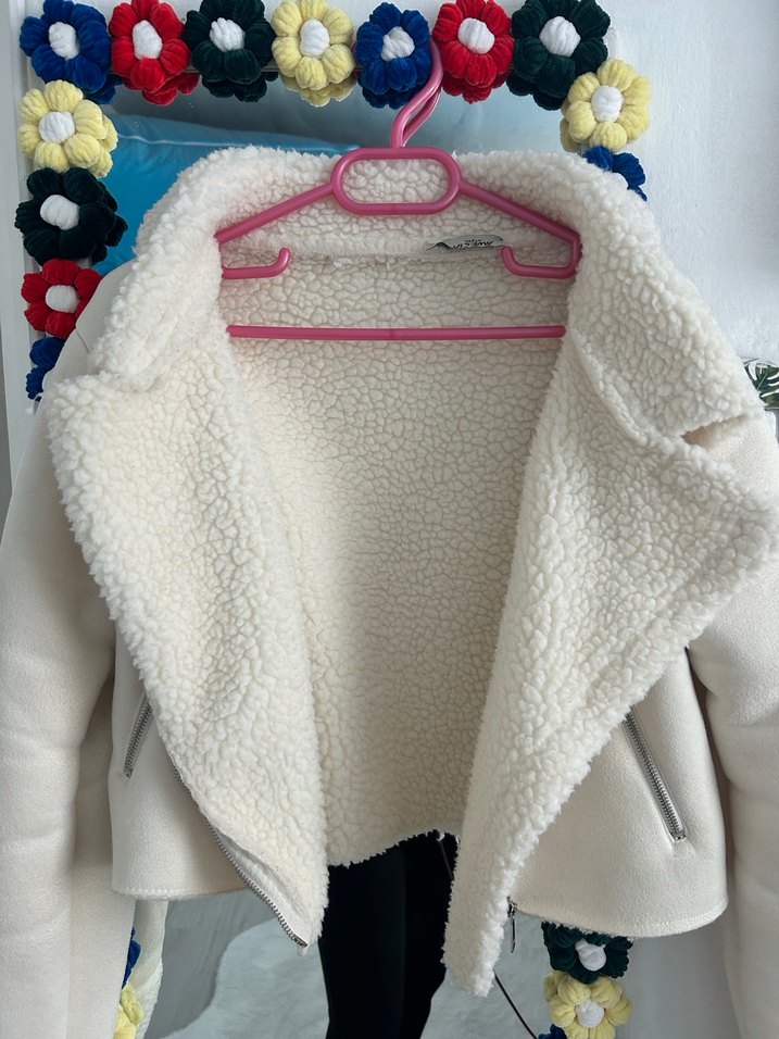 Kürklü Detaylı Beyaz Kadın Ceket - Görsel 3