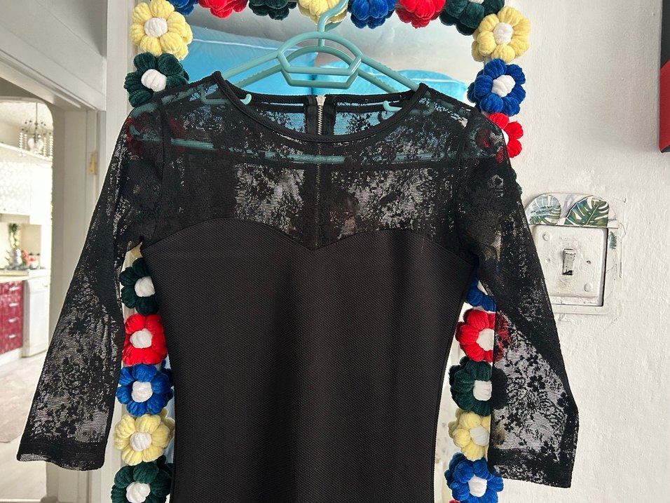 Dantel Detaylı Siyah Midi Elbise - Görsel 3