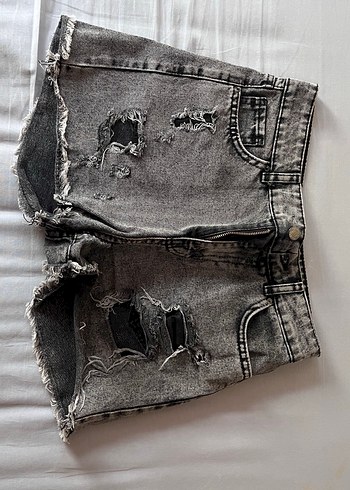 Gri Yırtık Mini Kot Şort