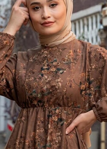 Desenli elbise - Görsel 2