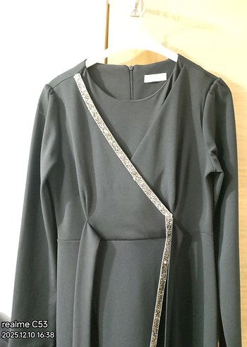 Uzun Siyah Nakışlı Kadın Elbise - Görsel 6