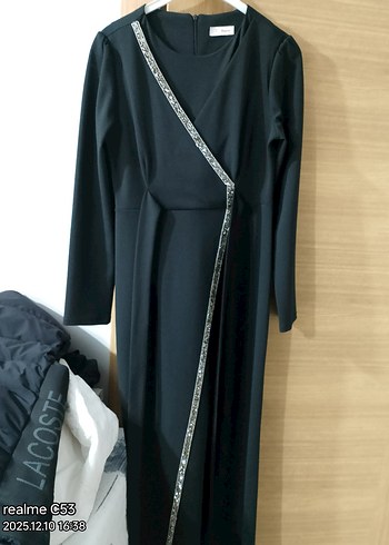 Uzun Siyah Nakışlı Kadın Elbise - Görsel 2