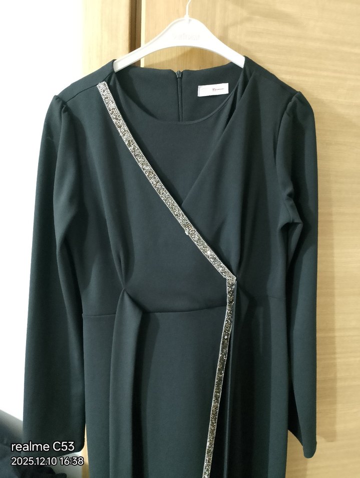 Uzun Siyah Nakışlı Kadın Elbise - Görsel 3