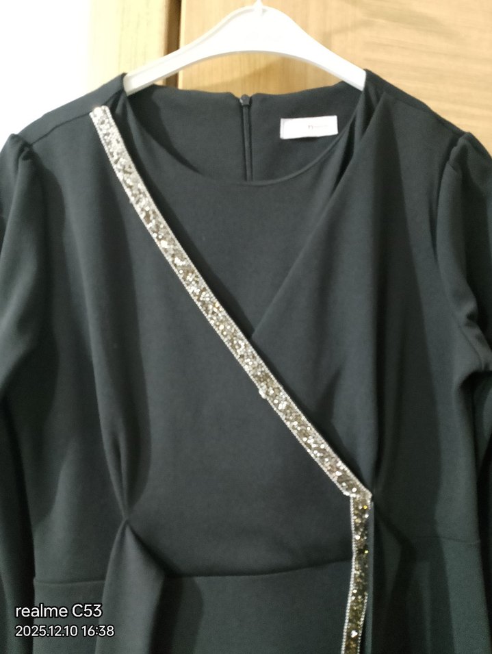 Uzun Siyah Nakışlı Kadın Elbise - Görsel 4