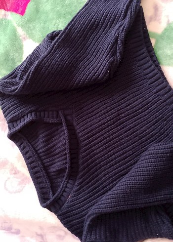 Siyah V Yaka Kadın  crop Kazak - Görsel 3