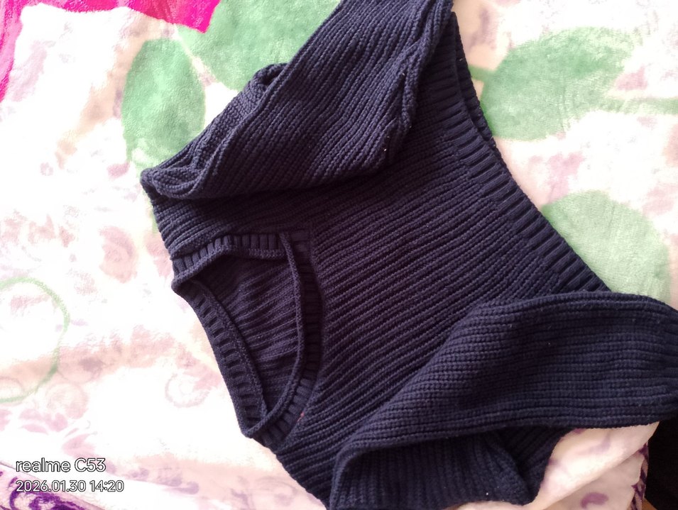 Siyah V Yaka Kadın  crop Kazak - Görsel 3