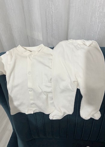 Düğmeli Beyaz Bebek Hastane Kıyafeti - Görsel 3