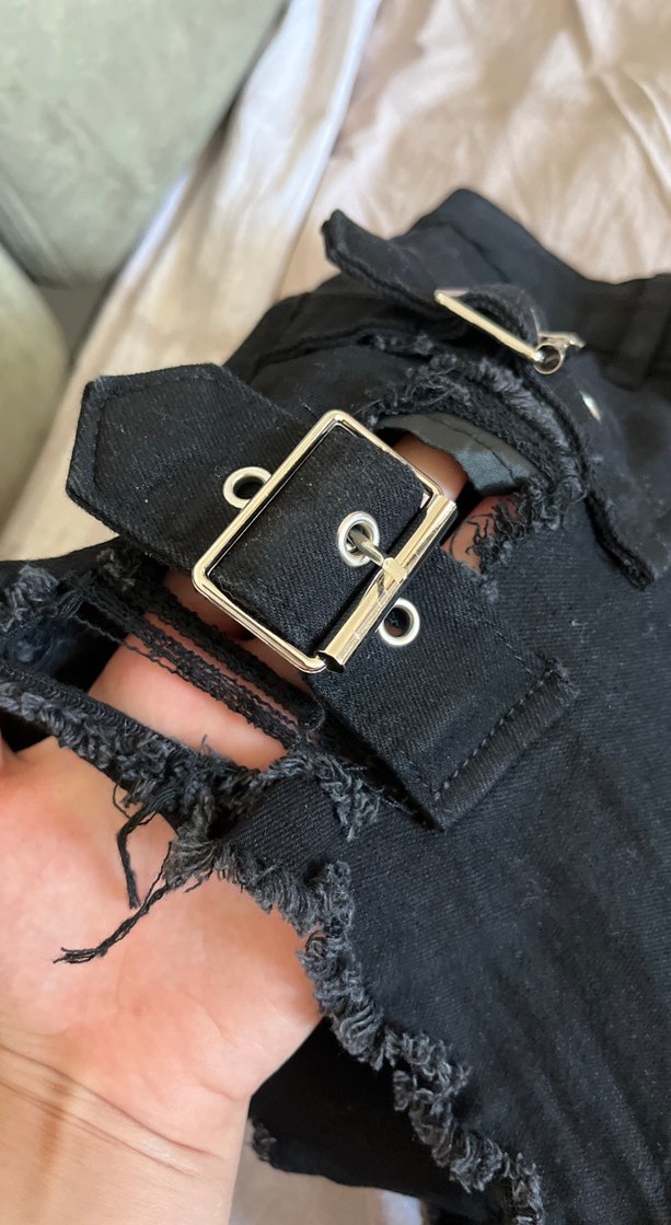 Siyah Mini Kot Şort, Kemer detaylı, Grunge Punk Tarzı - Görsel 3