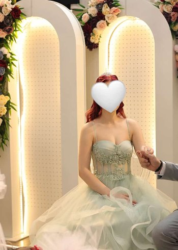 Abiye Şu yeşili dantel detaylı Nişan elbisesi