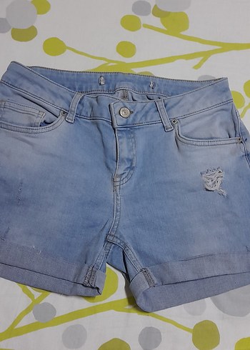 Düğmeli Bağlama Desenli Mini Kot Şort