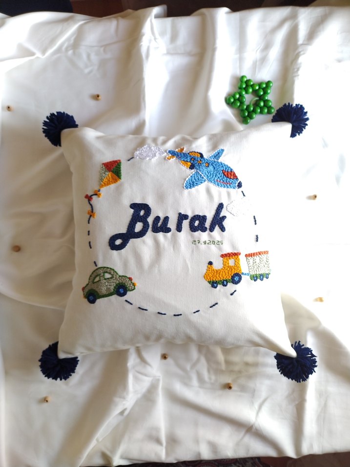 Renkli Nakışlı Çocuk Yastığı - Görsel 2