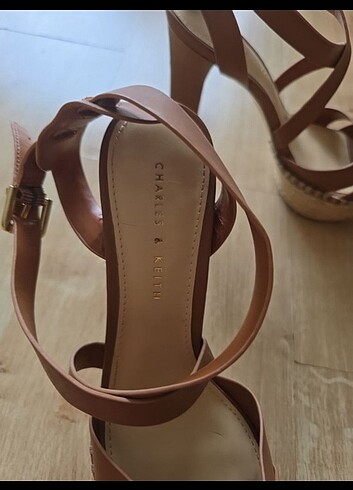 37 Beden Charles Keith taba yüksek topuklu 37