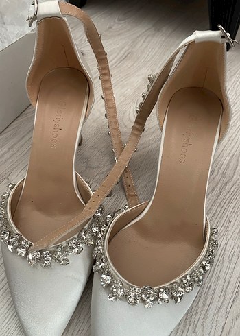 Beyaz İşlemeli Simli İnce Topuklu Kadın Abiye Ayakkabı - Görsel 2