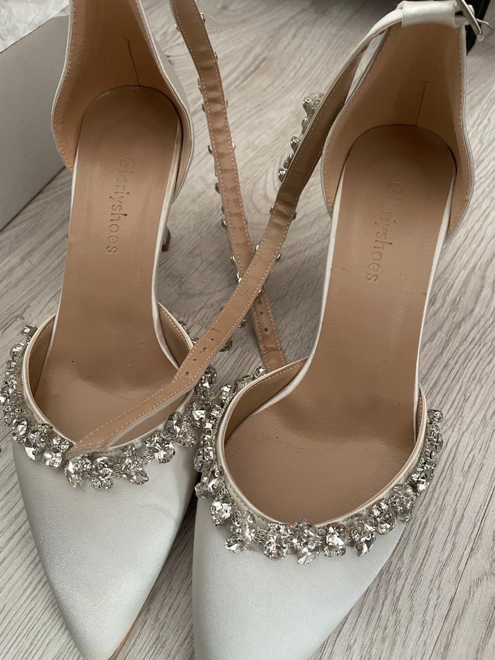 Beyaz İşlemeli Simli İnce Topuklu Kadın Abiye Ayakkabı - Görsel 3