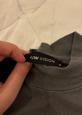 Gri Yüksek Yakalı Kısa Kollu Kadın Tişört - Görsel 2