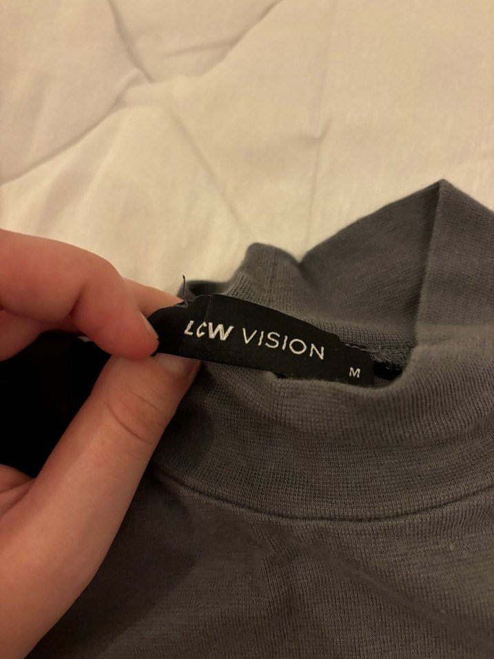 Gri Yüksek Yakalı Kısa Kollu Kadın Tişört - Görsel 2