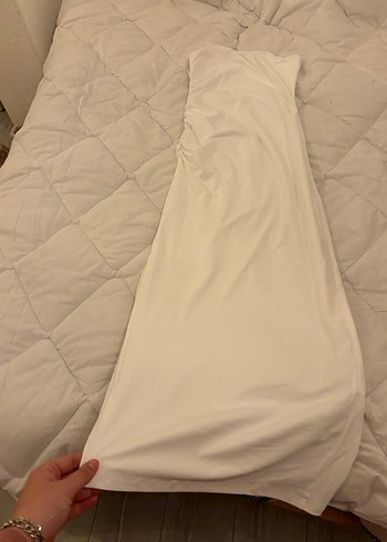 Bej Drapeli Uzun büzgü yırtmaç detaylı elbise - Görsel 4