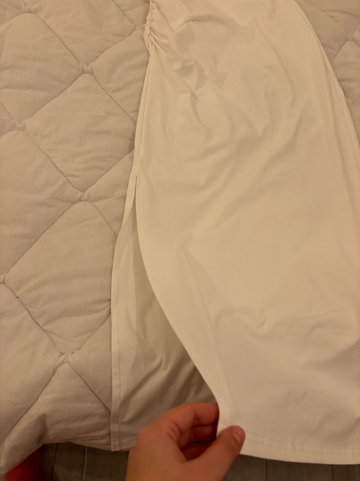 Bej Drapeli Uzun büzgü yırtmaç detaylı elbise - Görsel 3