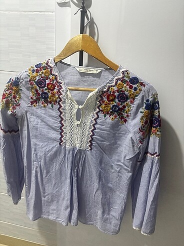 Zara işlemeli gömlek bluz