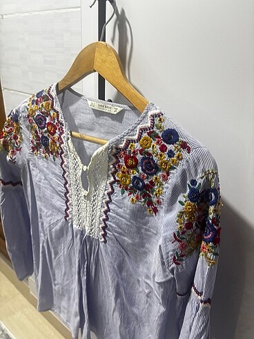 Zara Zara işlemeli gömlek bluz