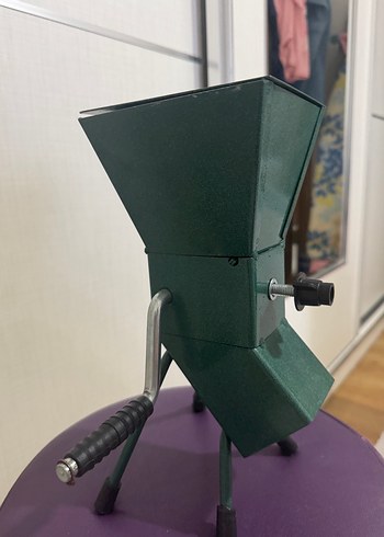 Beden Renk Yeşil Metal fındık kırma Makinesi