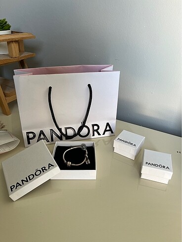 Pandora bileklik ve charm