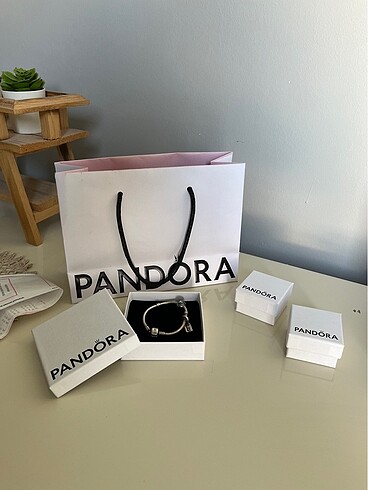 Pandora Pandora bileklik ve charm