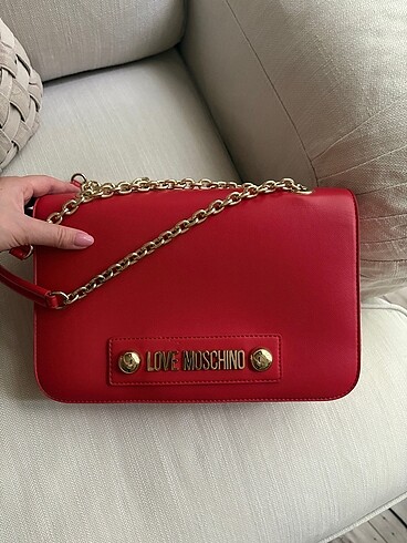 Love Moschino Orijinal Çanta ? Kırmızı / Altın Zincir Detaylı