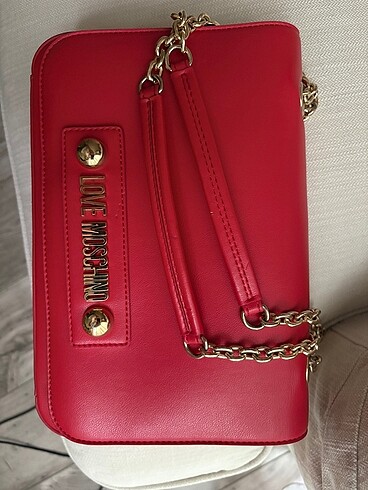  Beden Love Moschino Orijinal Çanta ? Kırmızı / Altın Zincir Detaylı