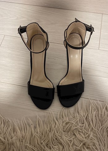 Kadın Siyah Stiletto Bantlı Topuklu Ayakkabı