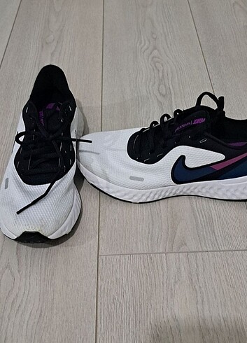 Nike spor ayakkabi 