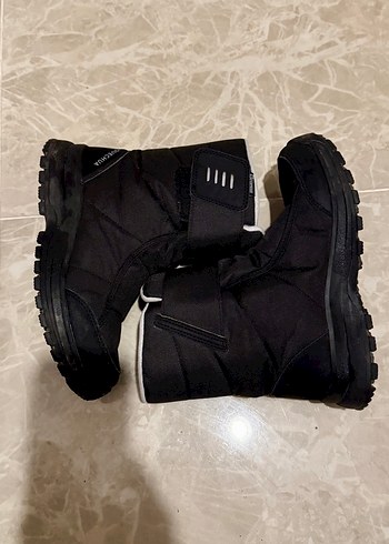 Decathlon Siyah Kar Botu