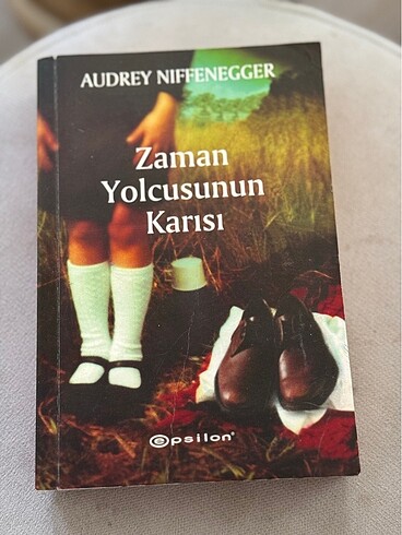Zaman yolcusunun karısı kitap