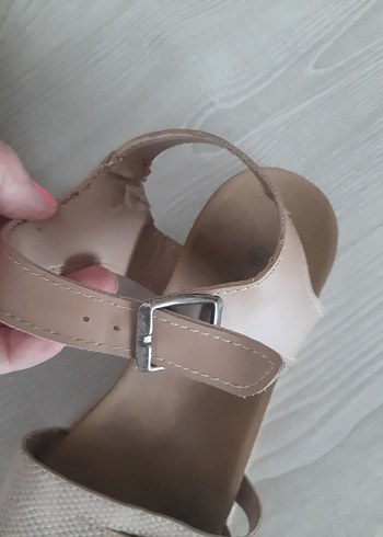 39 Beden ten rengi Renk Bej Yılan Desenli Dolgu Topuklu Kadın Sandalet