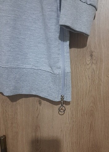 Zara Uzun sweatshirt