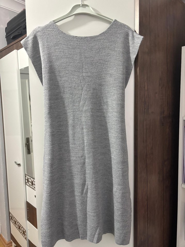 Gri V Yaka Kemerli Kadın Süveter Elbise - Görsel 3