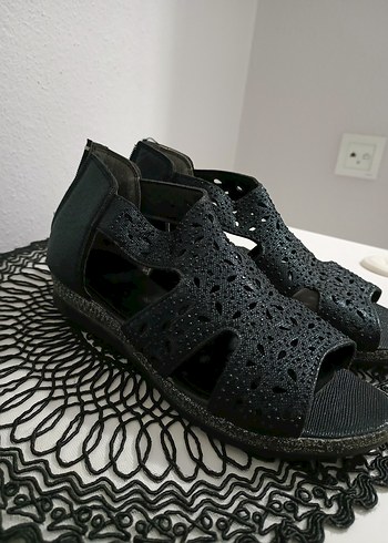 Dantel Detaylı Siyah Kadın Dolgu Topuk Sandalet - Görsel 4