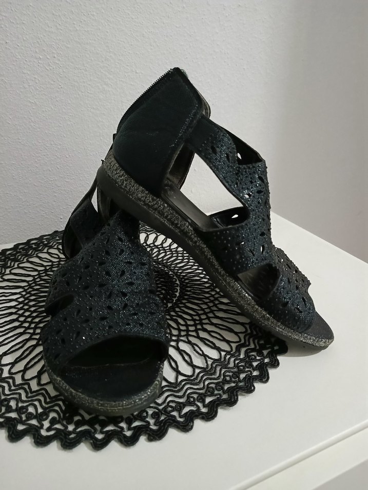 Dantel Detaylı Siyah Kadın Dolgu Topuk Sandalet - Görsel 2