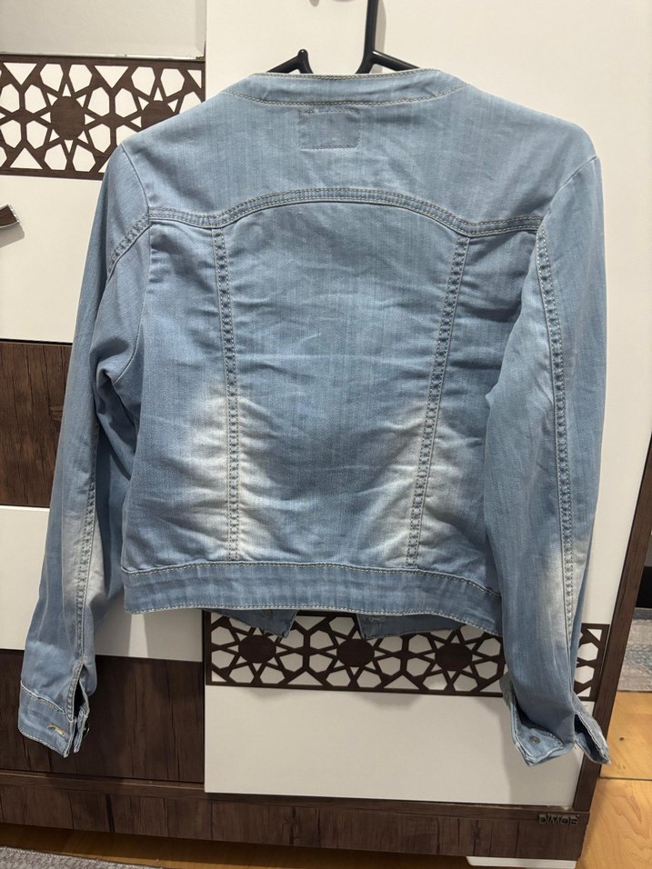 Düğmeli Nakışlı Kadın Kot Ceket - Görsel 2