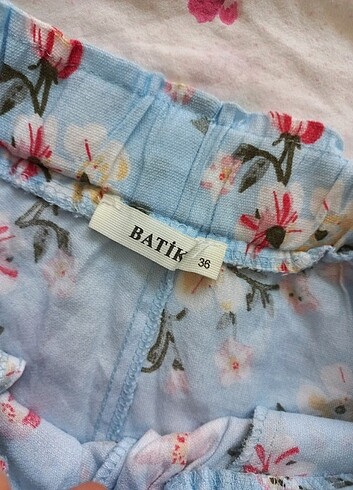Batik Batik mavi pembe çiçekli şort